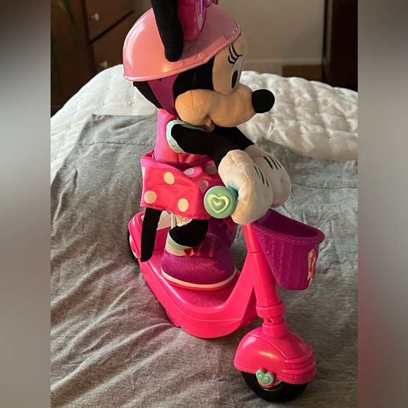Disney Skating Minnie Mouse Pink Scooter See Video Works Great 15” - Picture 3 of 10